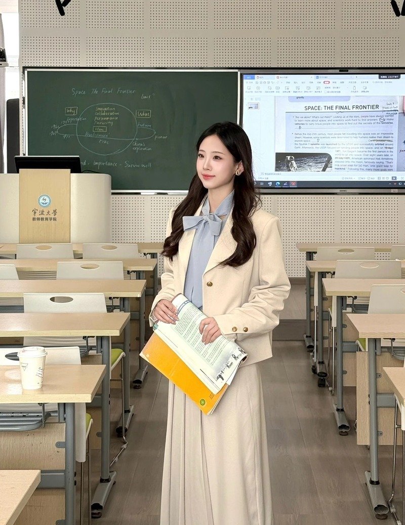 Hình ảnh thầy cô giáo trong ngày khai giảng