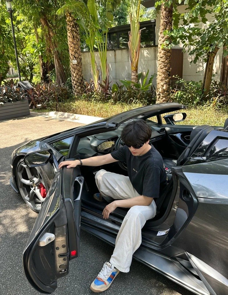 Ảnh xe Lamborghini màu đen đầy cá tính