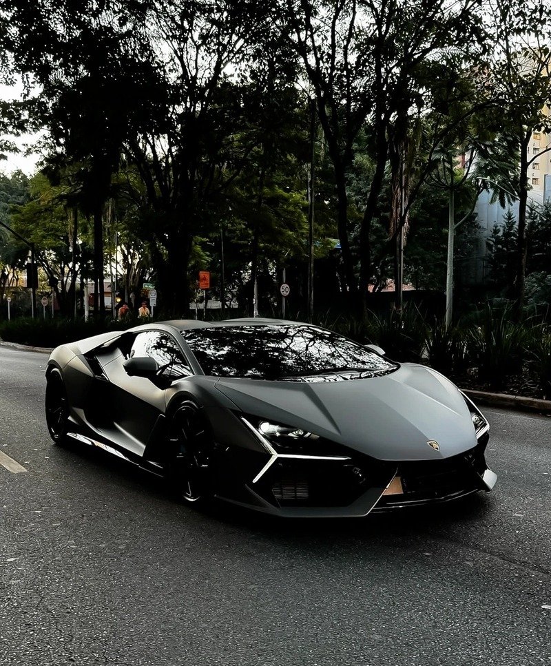 Hình ảnh xe Lamborghini thể thao với thiết kế ấn tượng