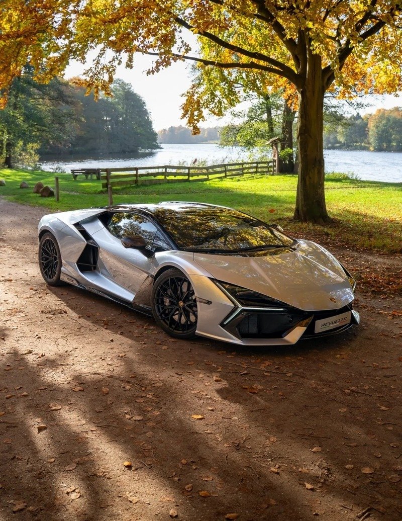 Xe Lamborghini Huracan trên đường đua tốc độ