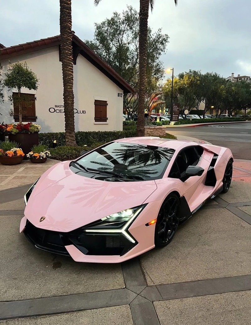 Ảnh xe Lamborghini với góc chụp nghệ thuật