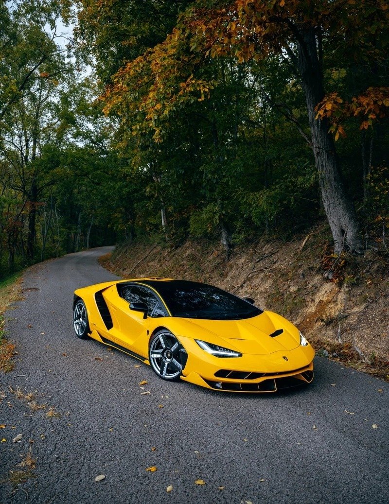 Siêu xe Lamborghini màu đỏ đầy nổi bật