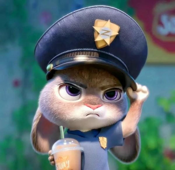 Hình đôi động vật dễ thương giữa vườn hoa
