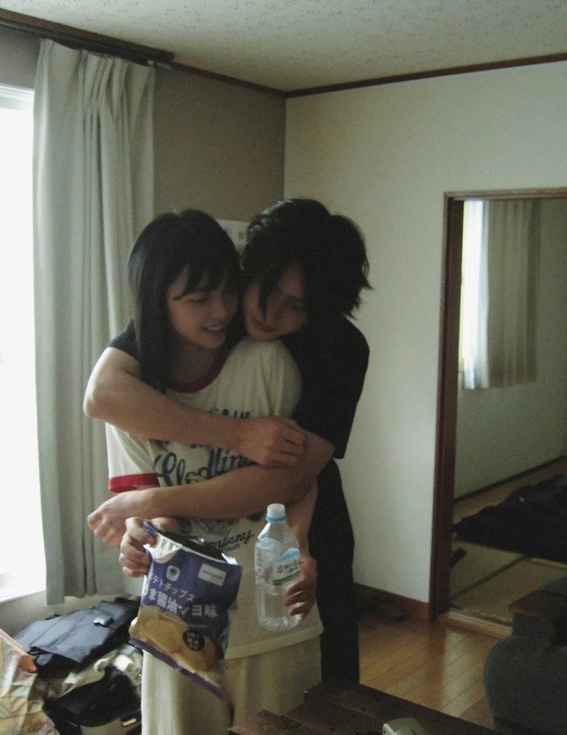 Hình ảnh ôm nhau cute