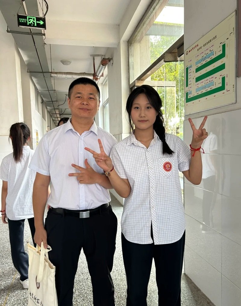 hình ảnh thầy cô và học sinh 12