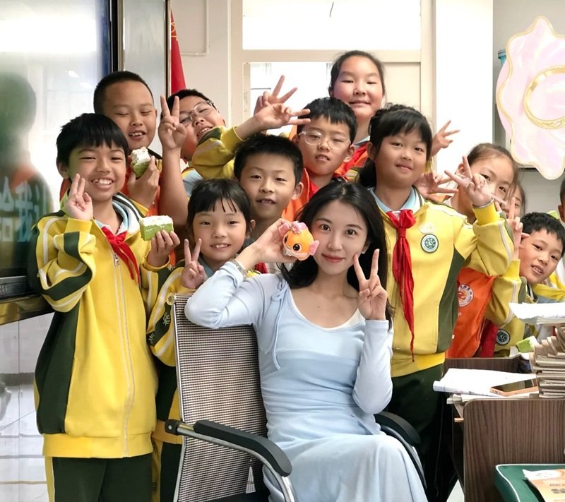 hình ảnh thầy cô và học sinh 16