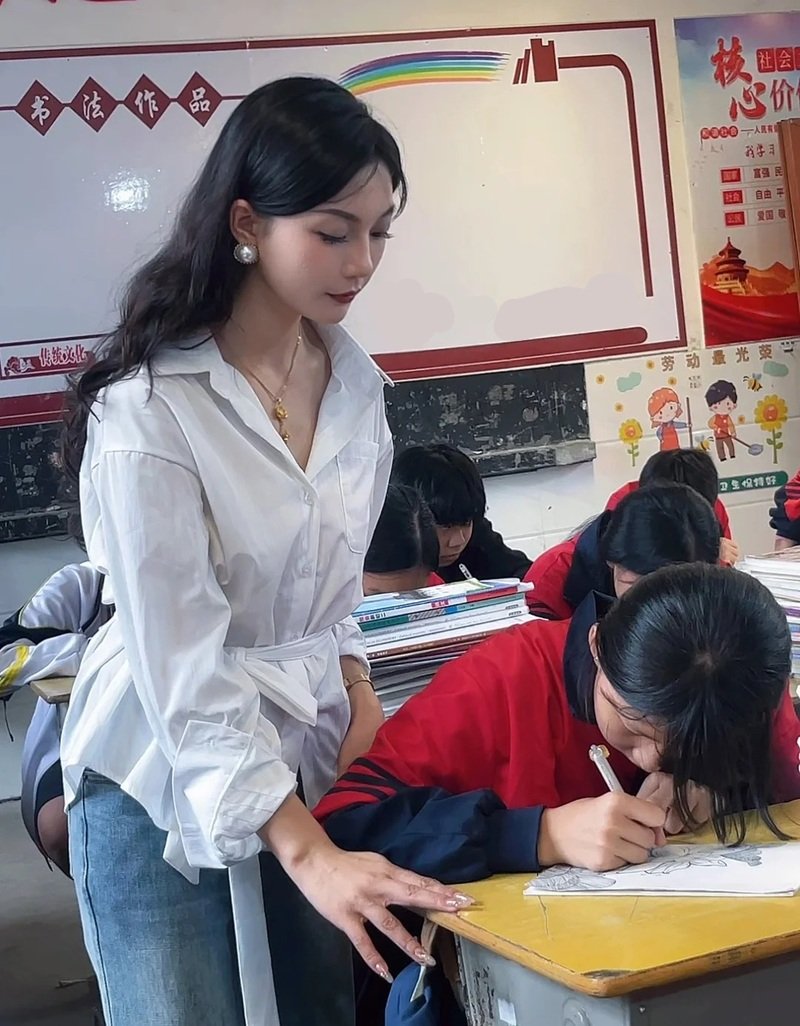 hình ảnh thầy cô và học sinh 9