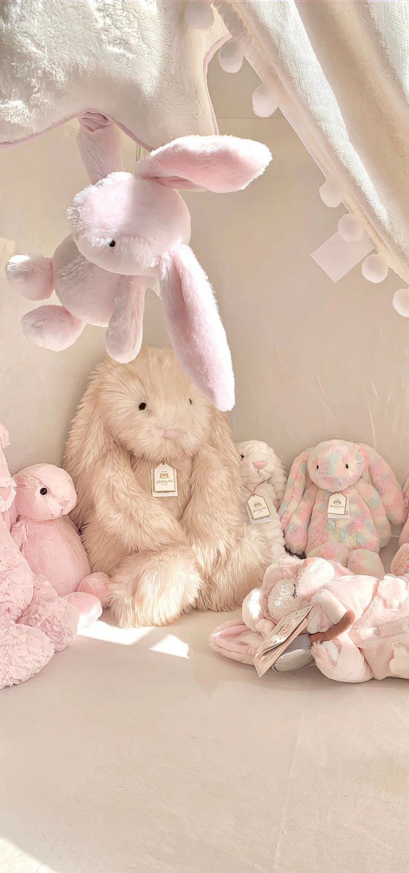 Hình nền thỏ hồng cute với màu sắc pastel nhẹ nhàng