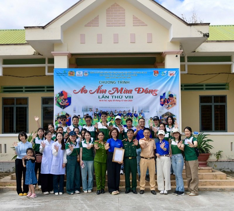 hình ảnh đoàn viên thanh niên 12