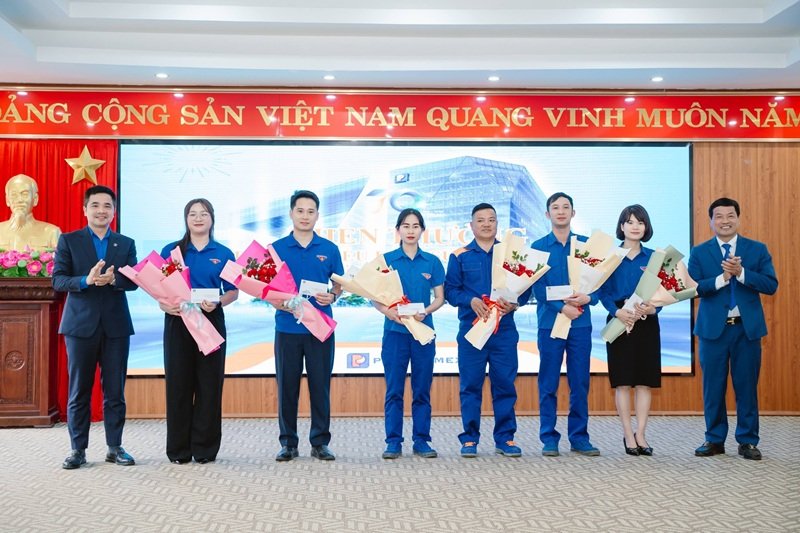 hình ảnh đoàn viên thanh niên 13