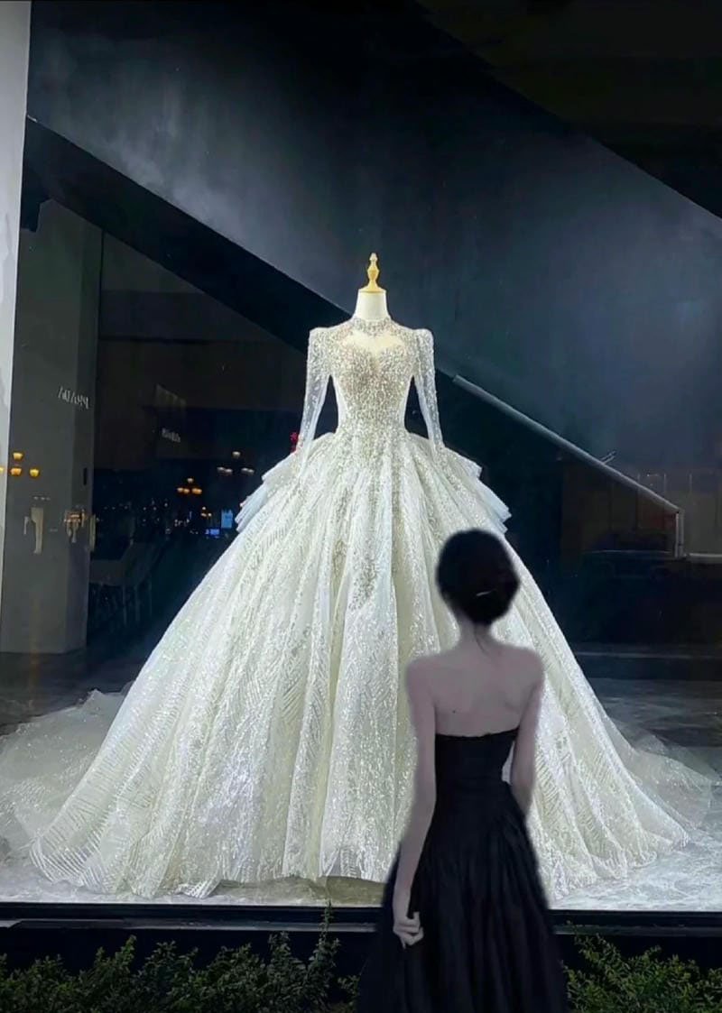 ảnh đứng nhìn váy cưới buồn 21