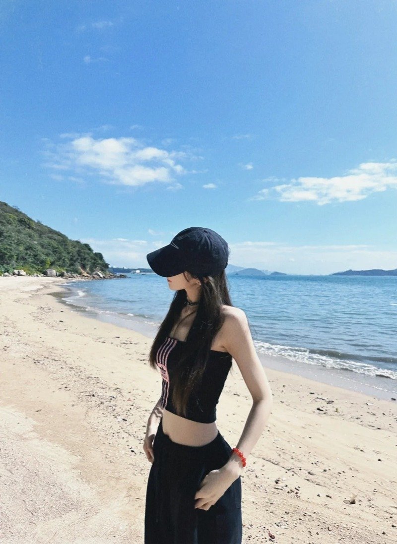 ảnh gái đi biển che mặt 27