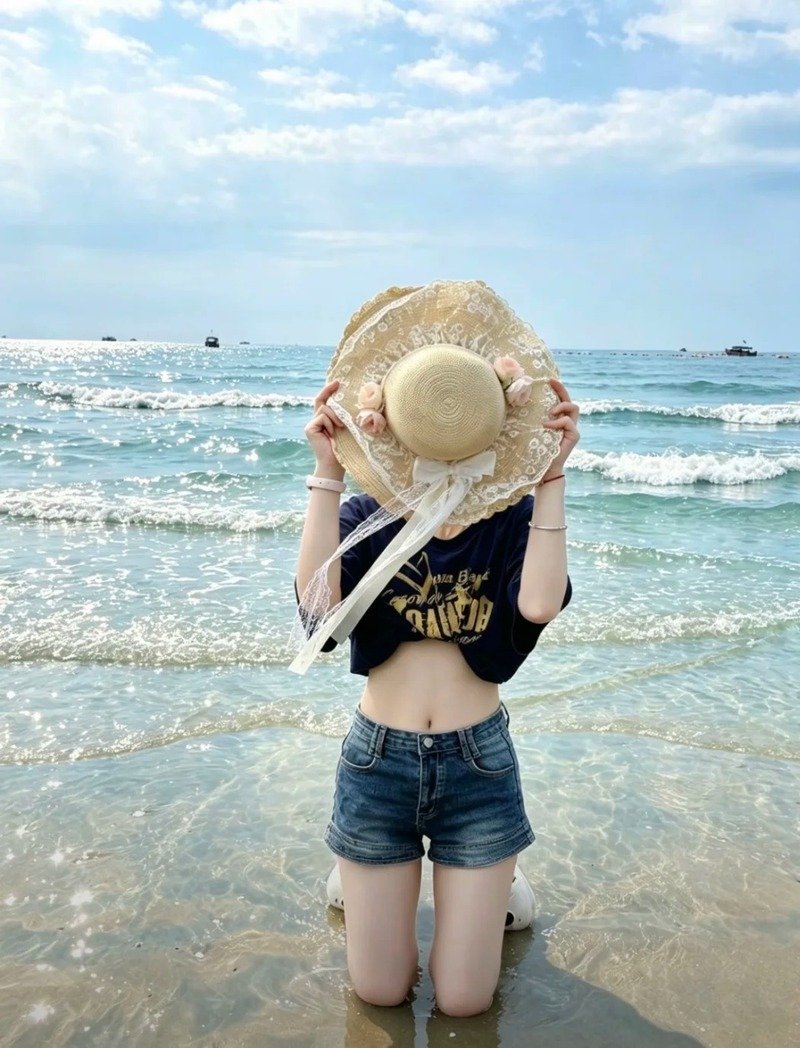 ảnh gái đi biển che mặt 4