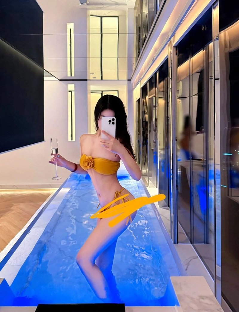 ảnh gái mặc bikini che mặt 10