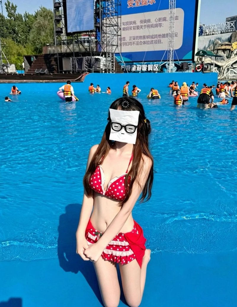 ảnh gái mặc bikini che mặt 17