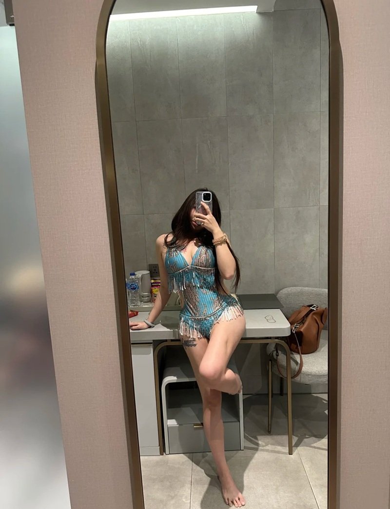 ảnh gái mặc bikini che mặt 2