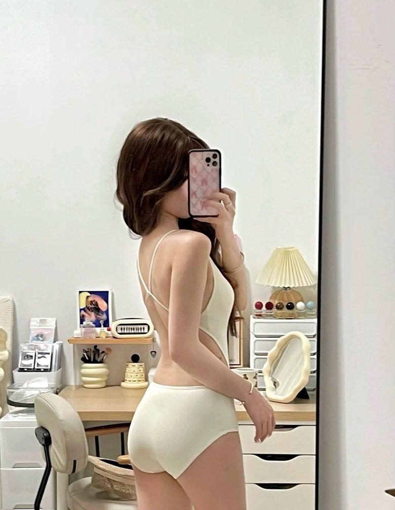 ảnh gái mặc bikini che mặt 24