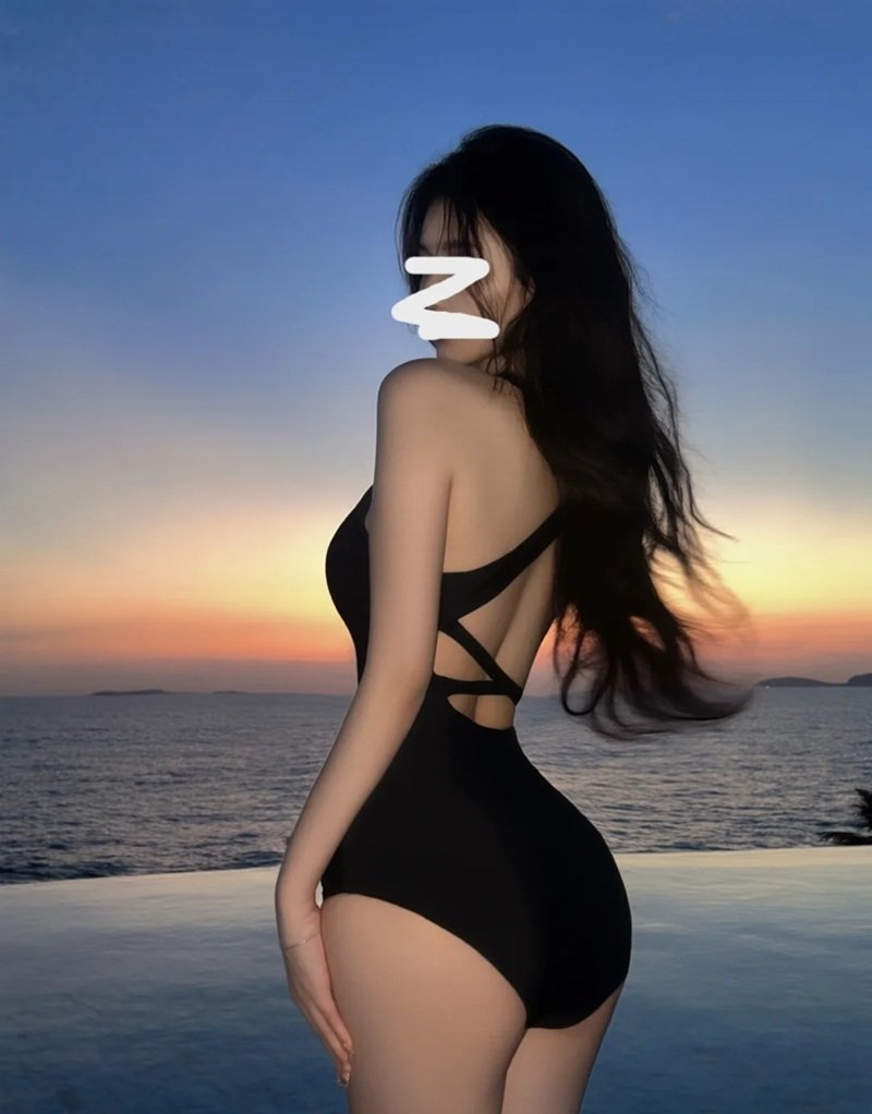 ảnh gái mặc bikini đen 10