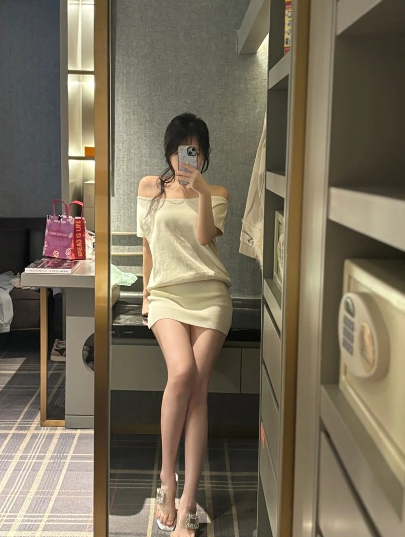 ảnh gái xinh che mặt 16