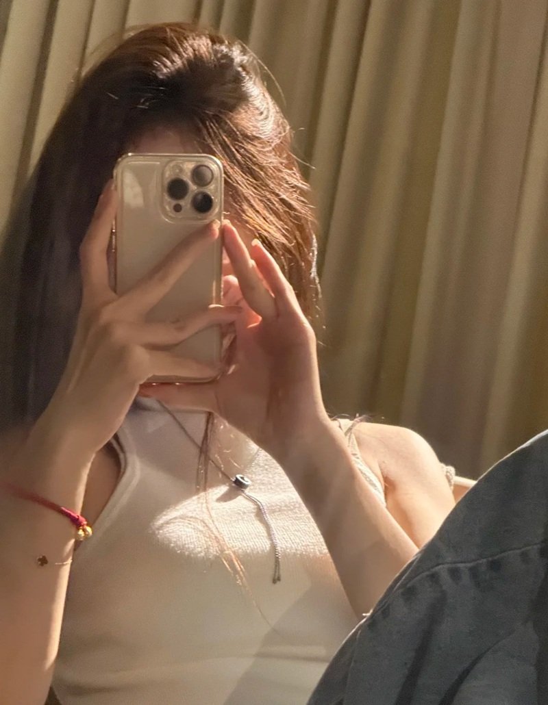 ảnh gái xinh che mặt 18