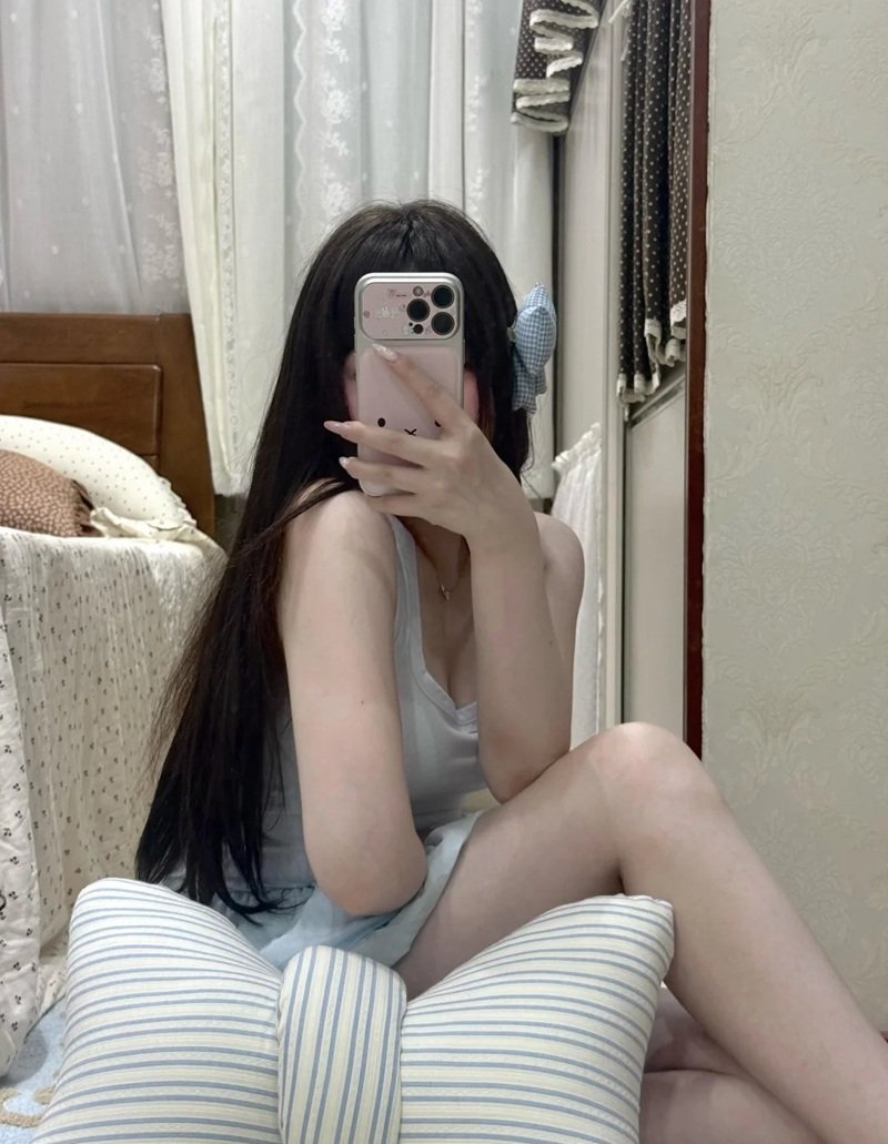 ảnh gái xinh che mặt 22