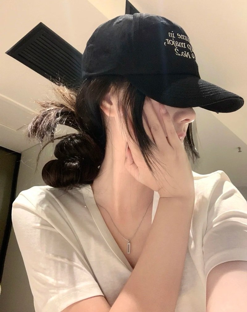 ảnh gái xinh che mặt 32