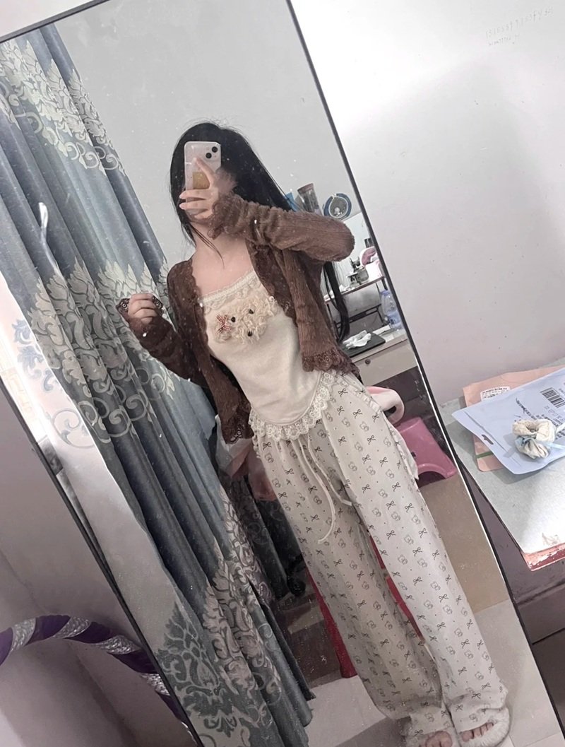 ảnh gái xinh che mặt bằng điện thoại 22
