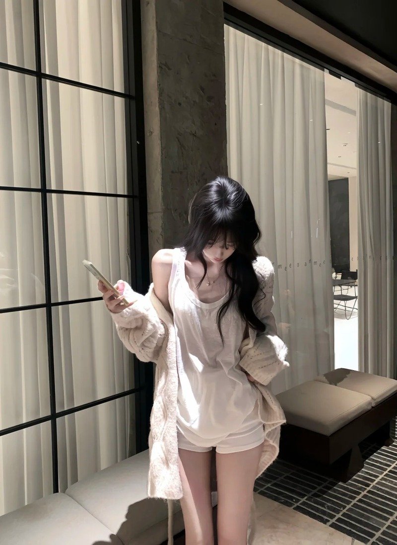 ảnh gái xinh tóc dài che mặt