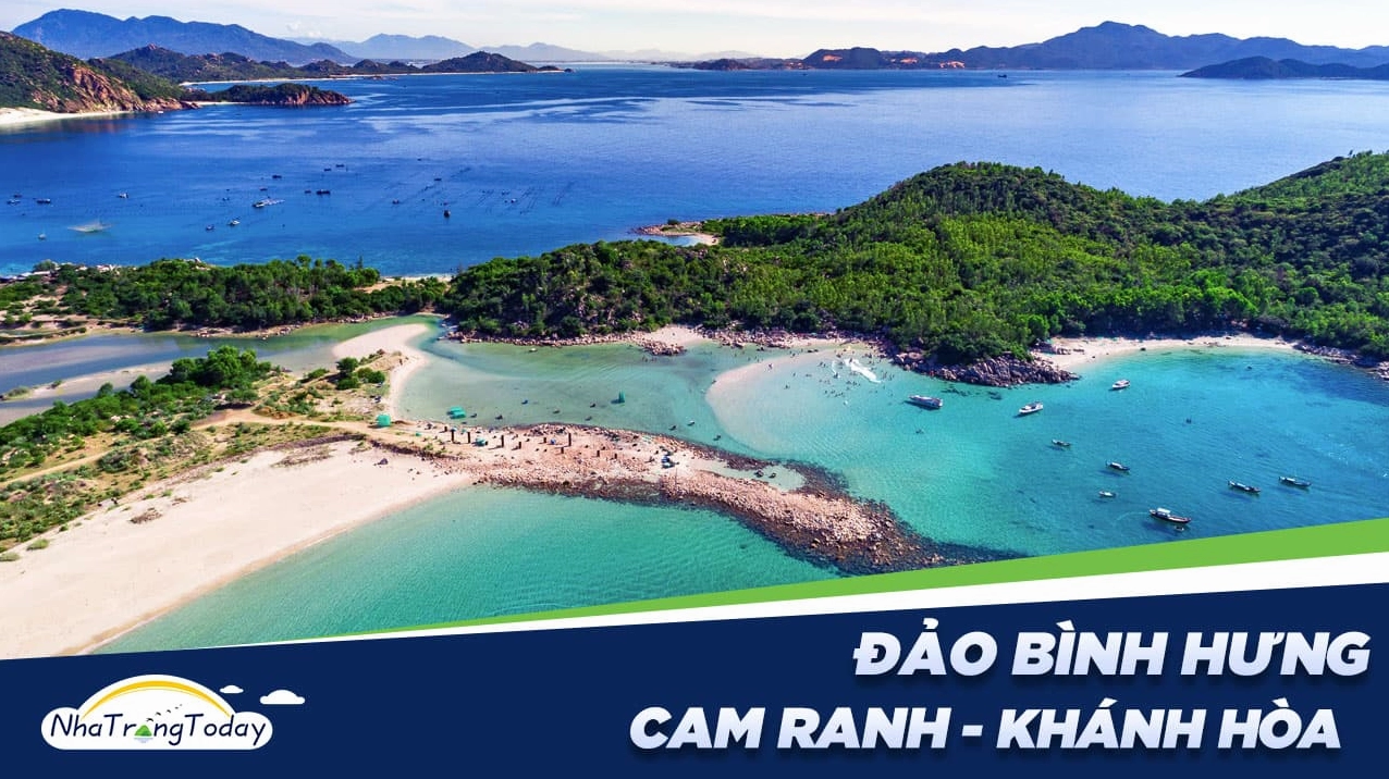 Bãi Sạn với những tảng đá lớn trên Đảo Bình Hưng
