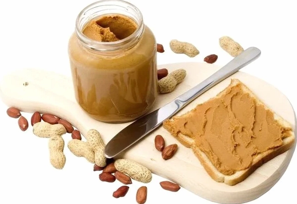 Bánh mì và bơ đậu phộng cho bữa sáng tăng cân