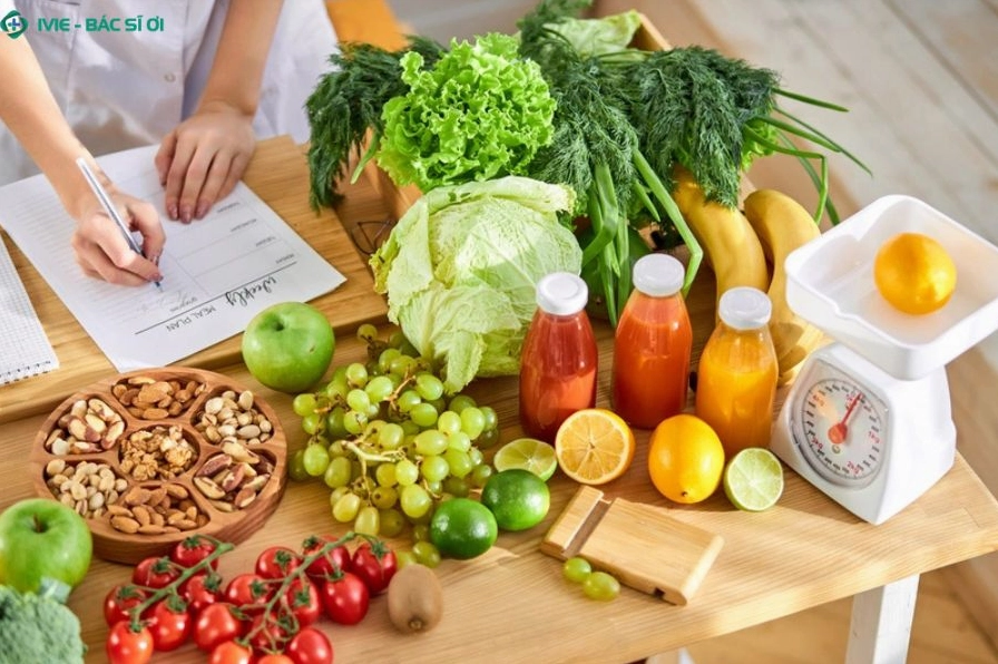 Bánh mì và gà hấp phù hợp cho thực đơn phục hồi sức khỏe