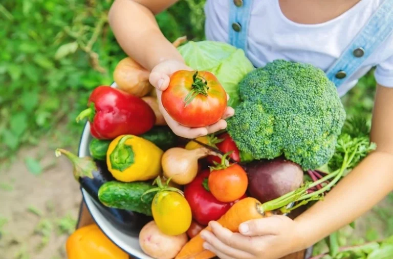 Bệnh cường giáp nên ăn gì để ổn định sức khỏe và kiểm soát triệu chứng?