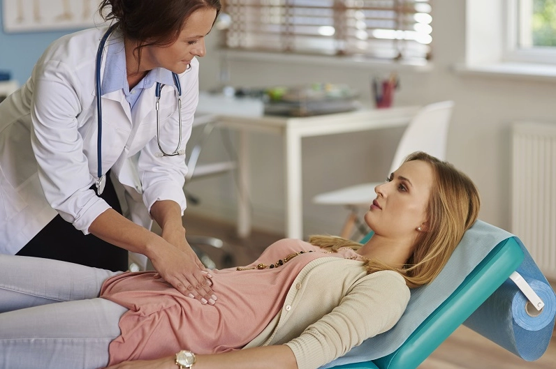 Bệnh nhân thường xuyên bị đầy bụng, khó tiêu cần được bác sĩ chuyên khoa thăm khám