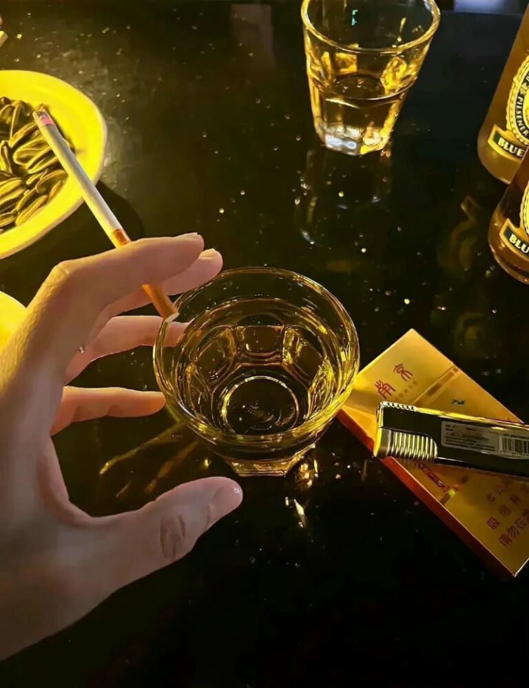 128+ Buồn Ảnh Bia Rượu Tự Chụp Đầy Tâm Trạng Và Cô Đơn 