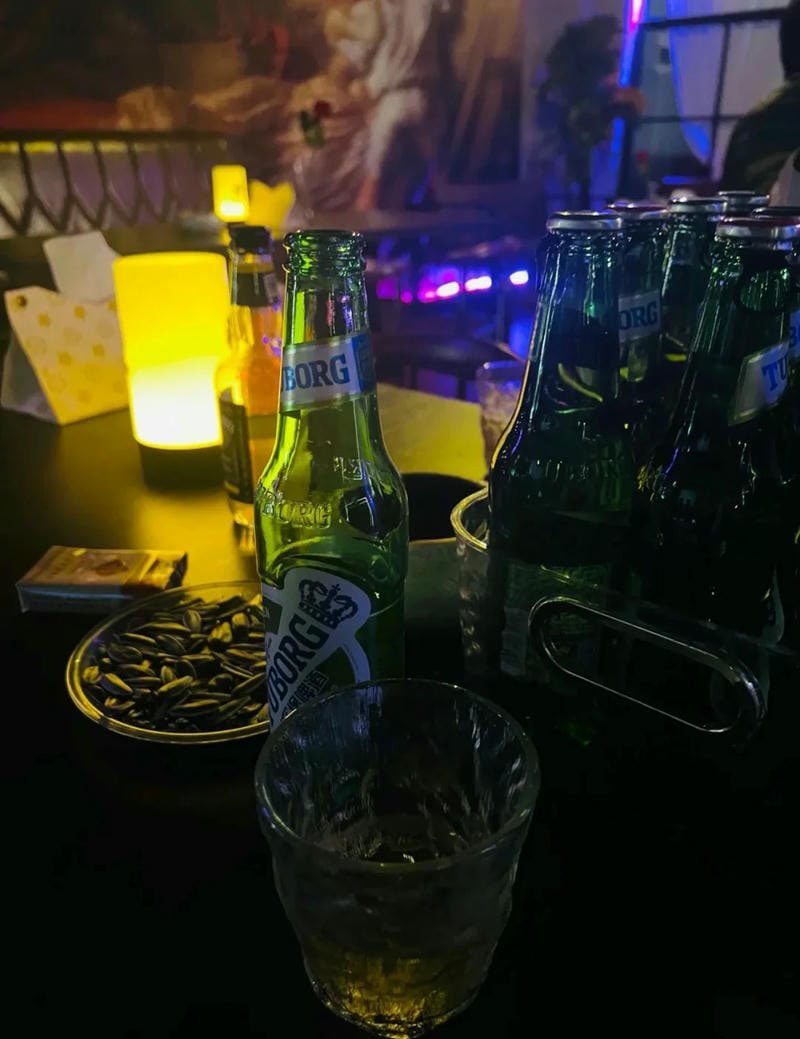 buồn ảnh bia rượu tự chụp 22