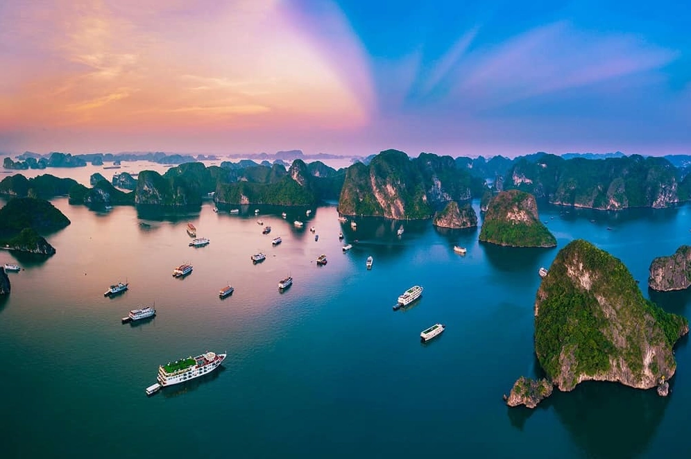 Các đảo đá vôi kỳ vĩ trên Vịnh Hạ Long