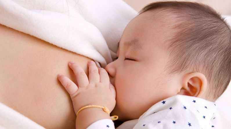 Các bà mẹ đang cho con bú hạn chế ăn bơ để tránh làm giảm quá trình tiết sữa