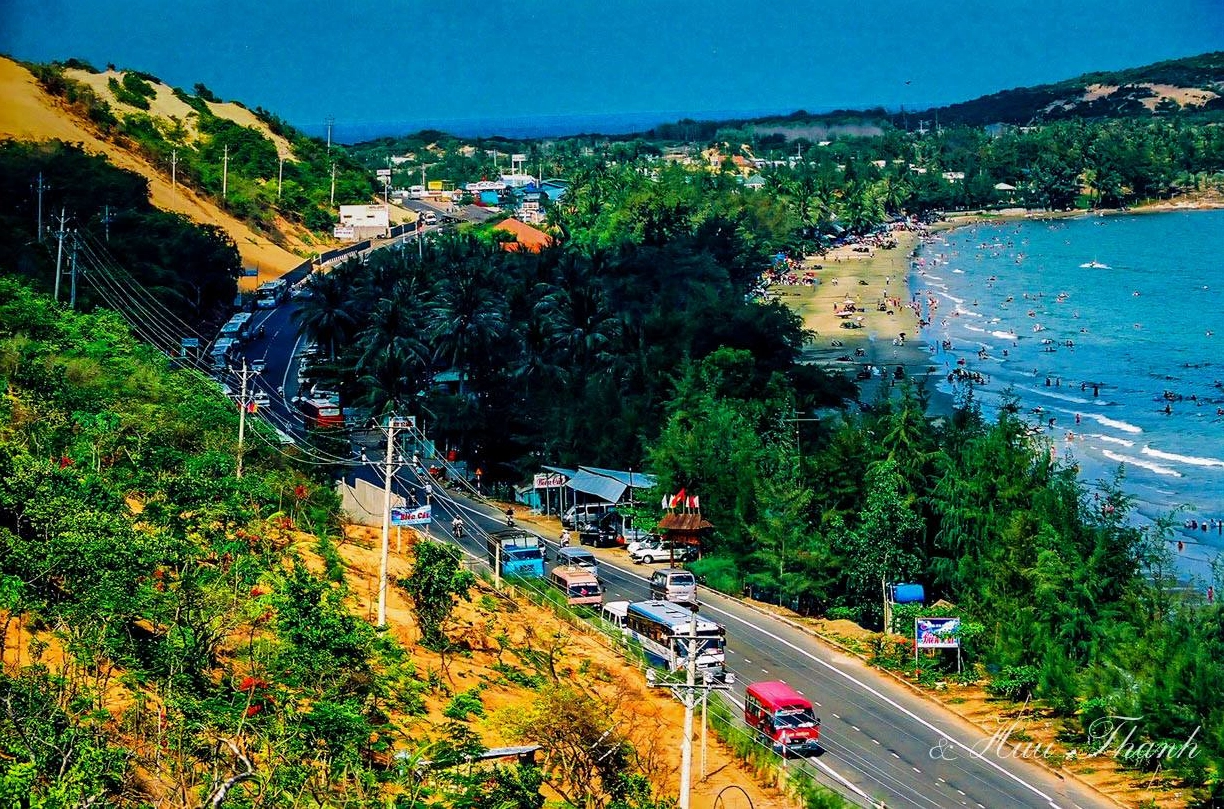 Cảnh hoàng hôn trên đồi cát Mũi Né
