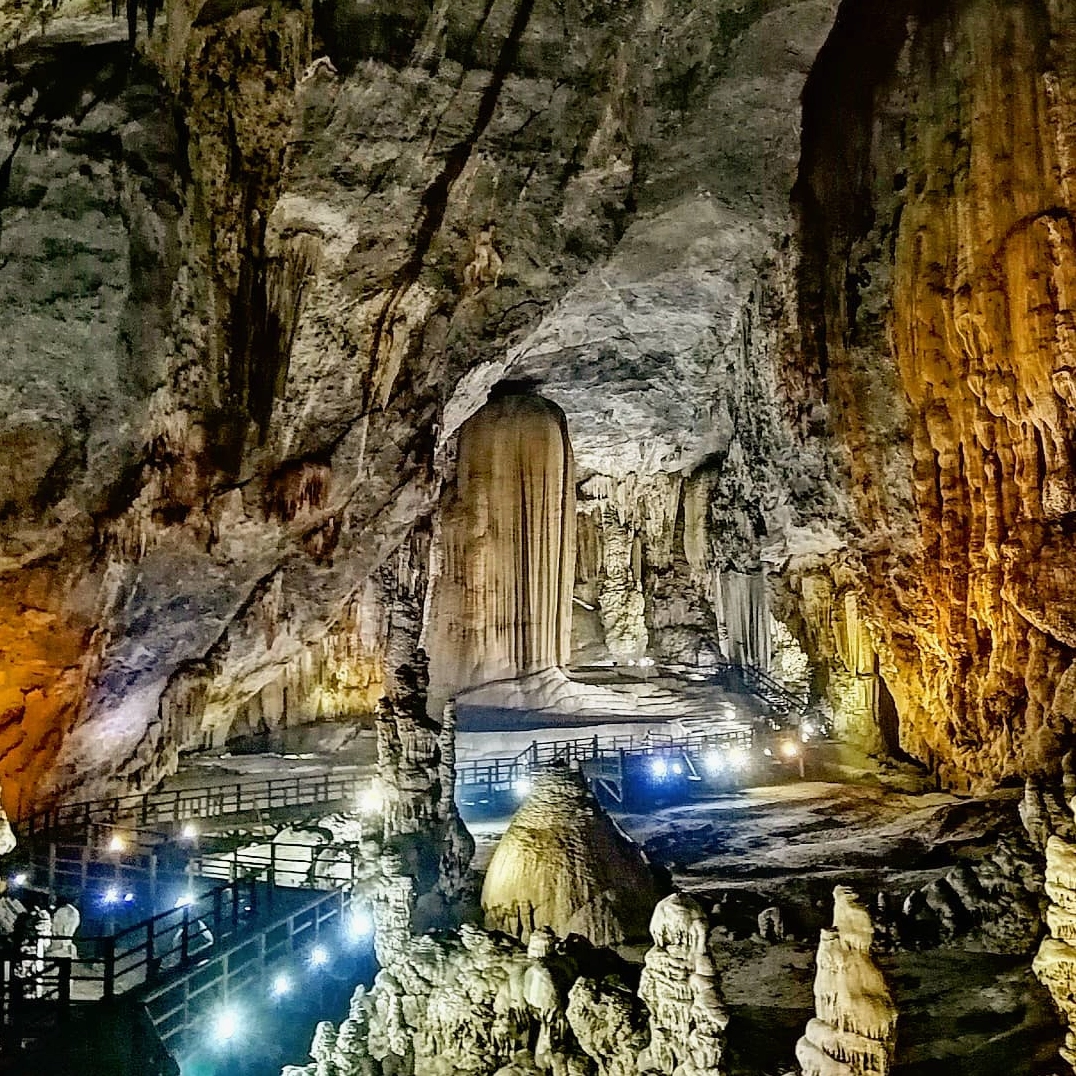 Cảnh quan bên trong Động Phong Nha