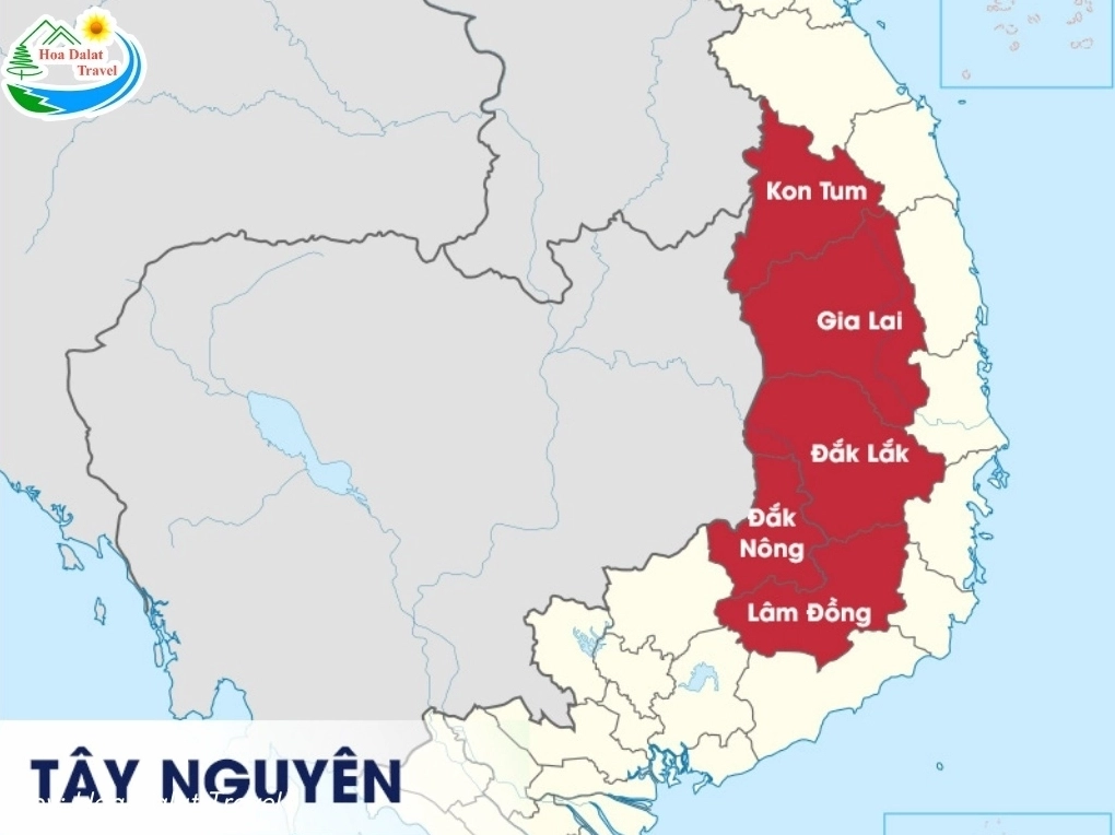 Cảnh quan thiên nhiên Đà Lạt với núi đồi và thông