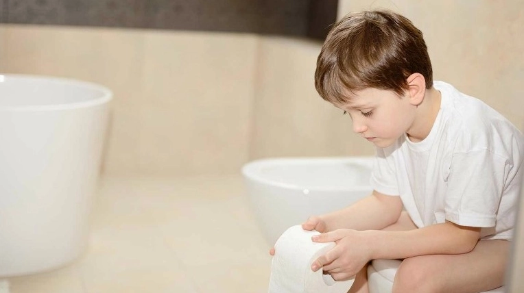 Chăm sóc trẻ bị táo bón với thực phẩm phù hợp