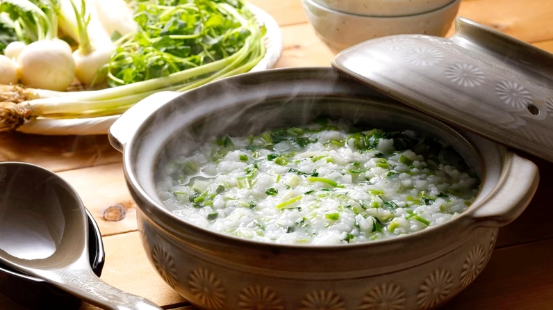 Cháo và súp là món ăn dễ tiêu, giúp làm dịu hệ tiêu hóa