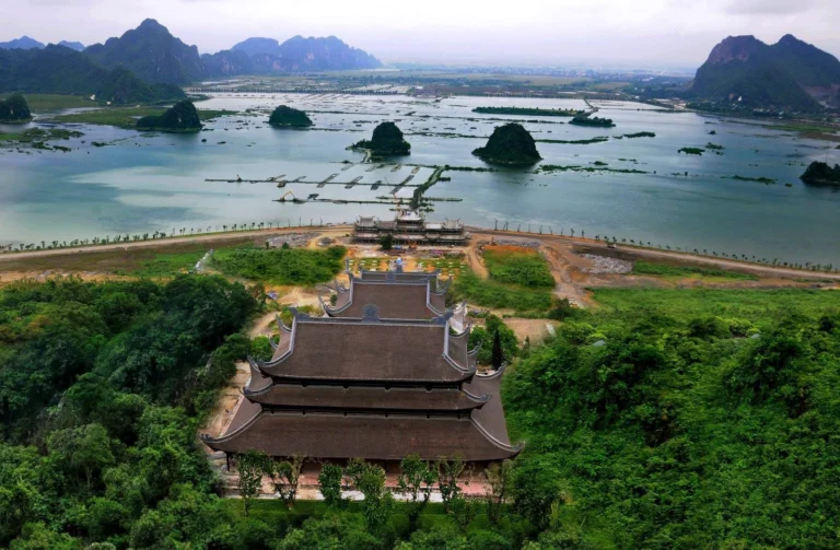 Chùa Tam Chúc ở tỉnh nào? Khám phá ngôi chùa lớn nhất thế giới