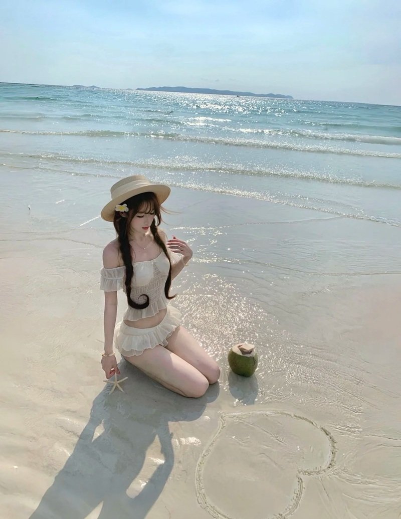 con gái mặc bikini siêu mỏng 24