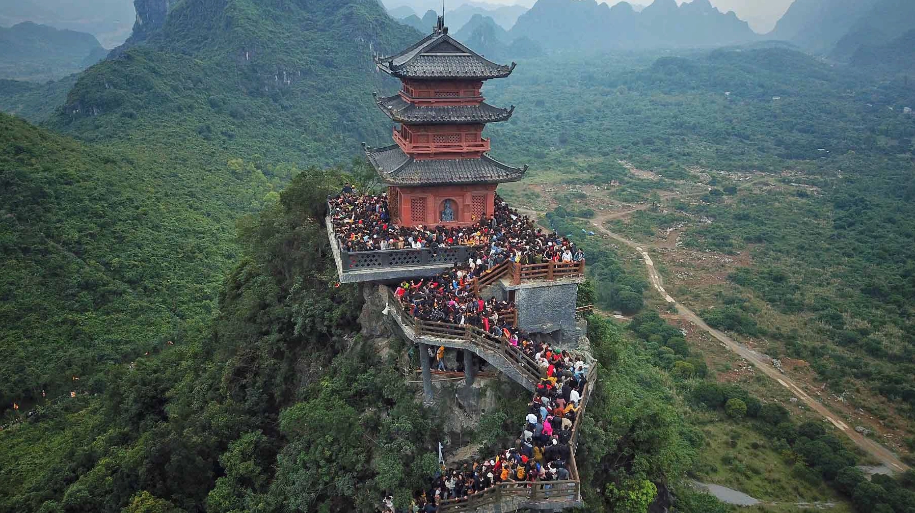 Cột kinh tại Chùa Tam Chúc