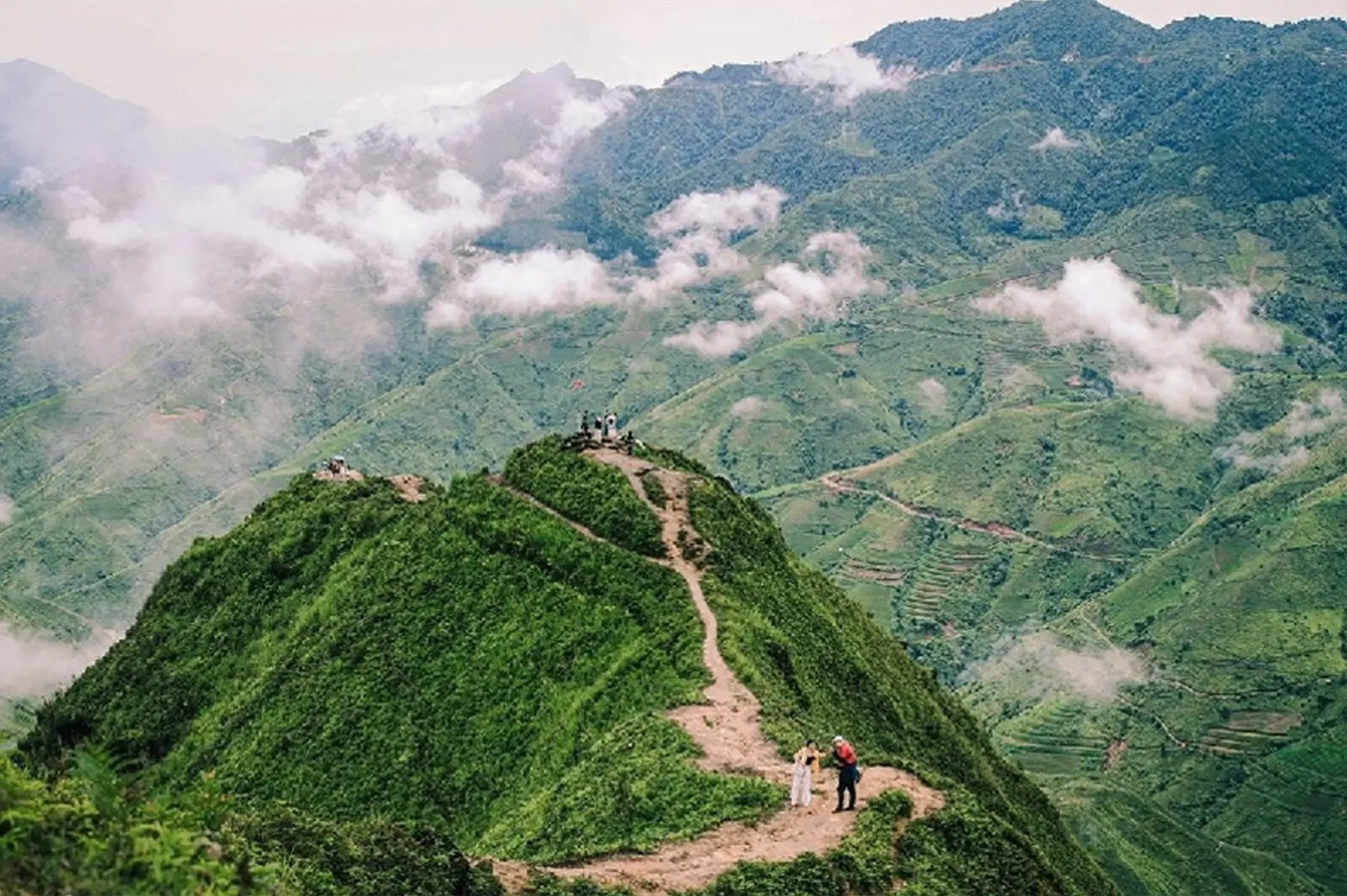 Du khách check-in sống lưng khủng long tại Tà Xùa ở tỉnh nào