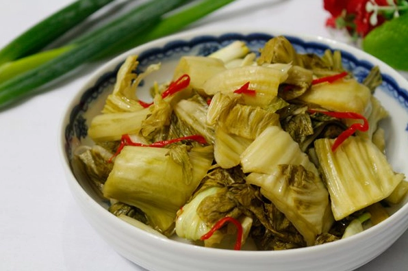 Dưa muối là thực phẩm cần hạn chế