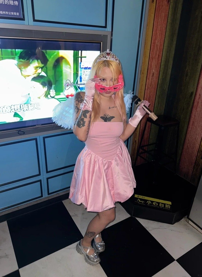 gái karaoke 1