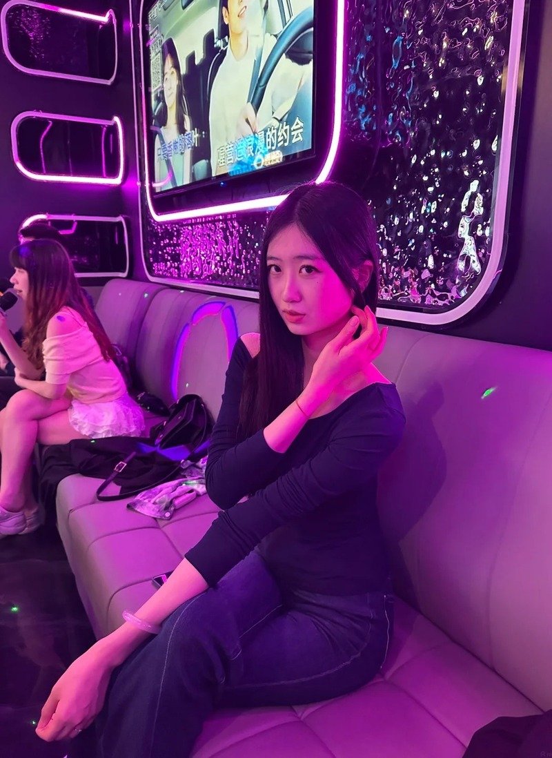 gái karaoke 12