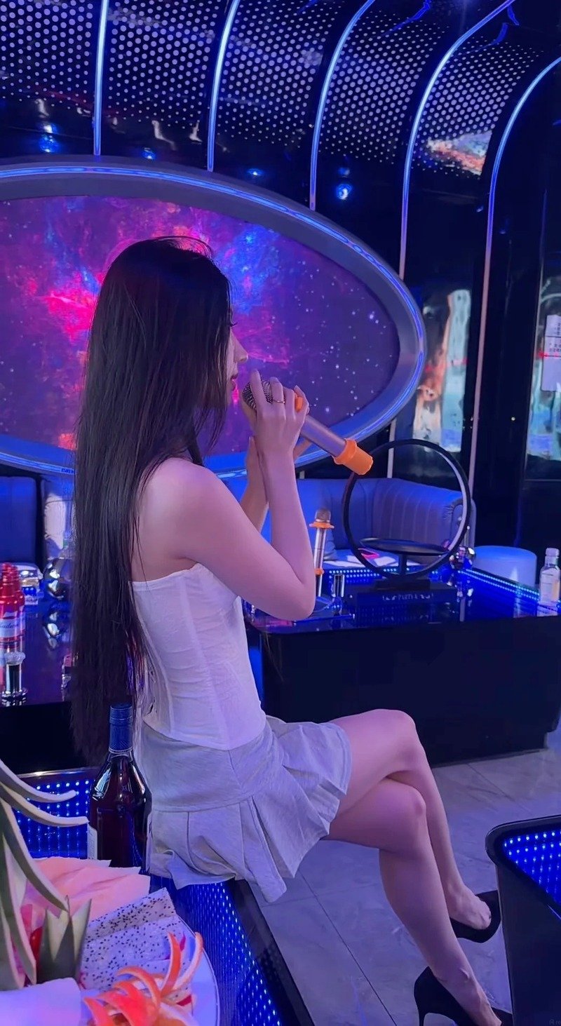 gái karaoke 15